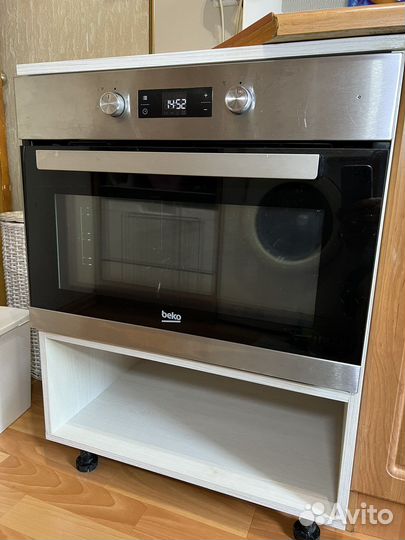 Электрический духовой шкаф Beko BCM12300X