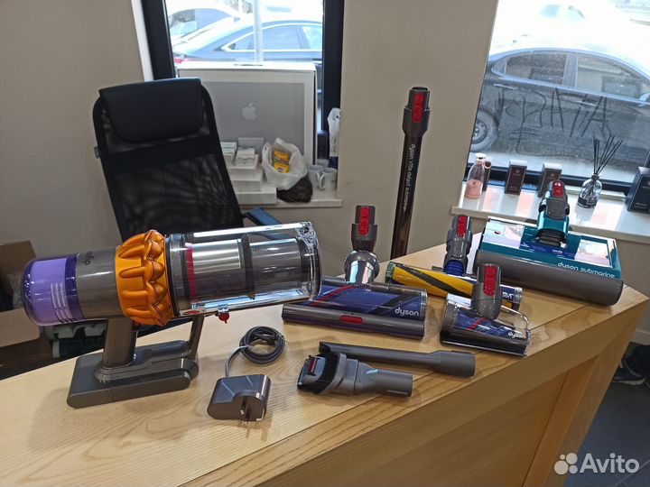 Dyson V15 Detect Submarine