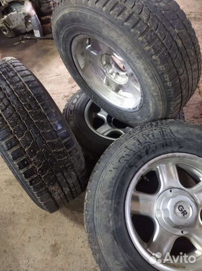 Зимняя резина на дисках 245 70 16