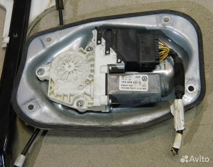 Стеклоподъемник задний левый VW Jetta 5