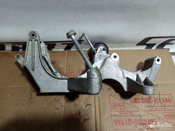 Кронштейн генератора Audi Q7 4L 2009—2015