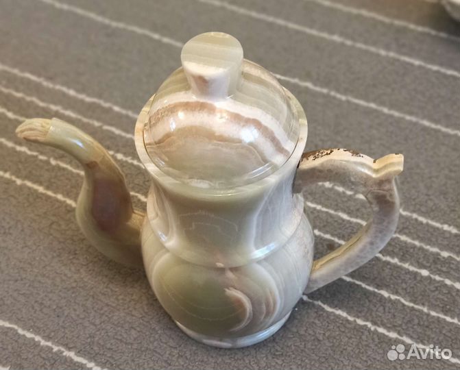 Сервиз чайный из оникса. Часы, Рюмки из оникса