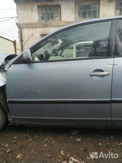 Левая передняя дверь Volkswagen Passat B5