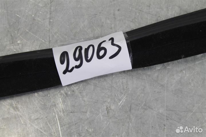 Уплотнитель стекла двери задней левой Nissan Qash