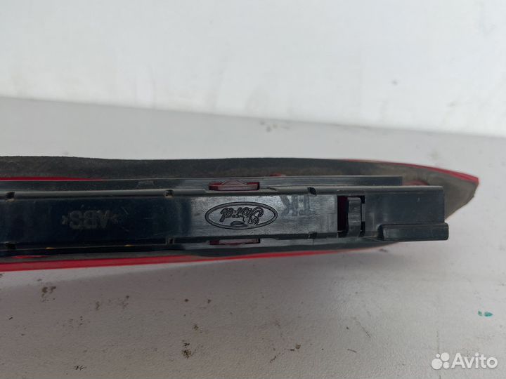 Стоп-сигнал в крышку багажника универсал Форд Фоку