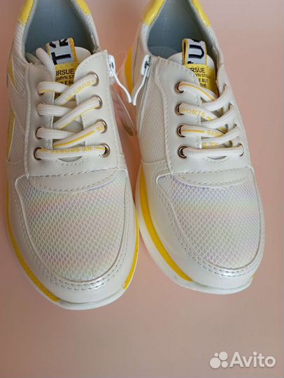 Кроссовки для девочки 31 размер. новые