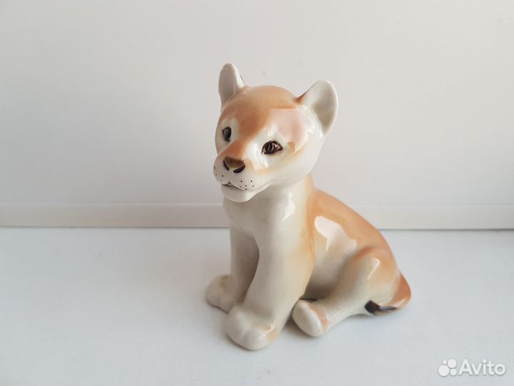 Фарфоровая статуэтка СССР лев,львенок сидячий лфз
