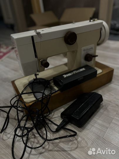 Машинка швейная