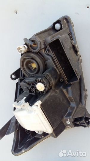 Тойота авенсис 03-09г. фара передняя левая галоген