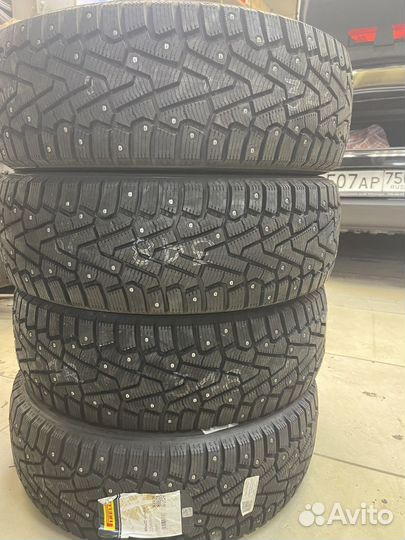 Pirelli Winter Ice Zero 225/60 R18 104T