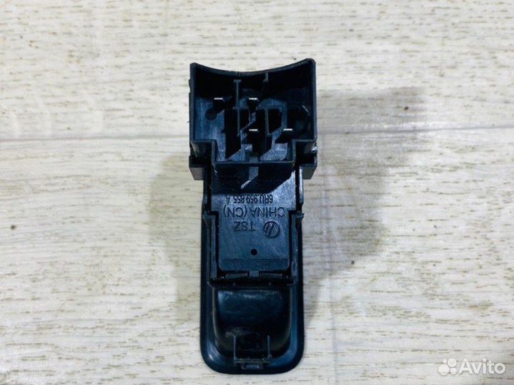 Кнопка стеклоподъемника задняя Volkswagen Polo Sed