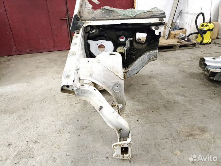 Четверть кузова передний правый Mercedes-Benz