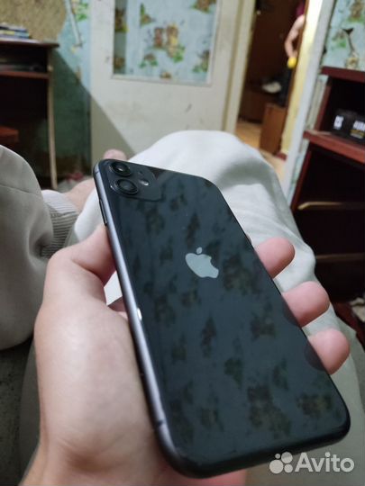 Телефон iPhone 11