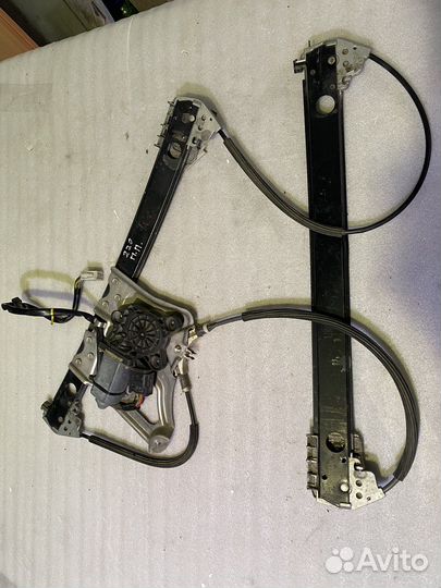 Стеклопоъёмник передний правый Mercedes-Benz W220