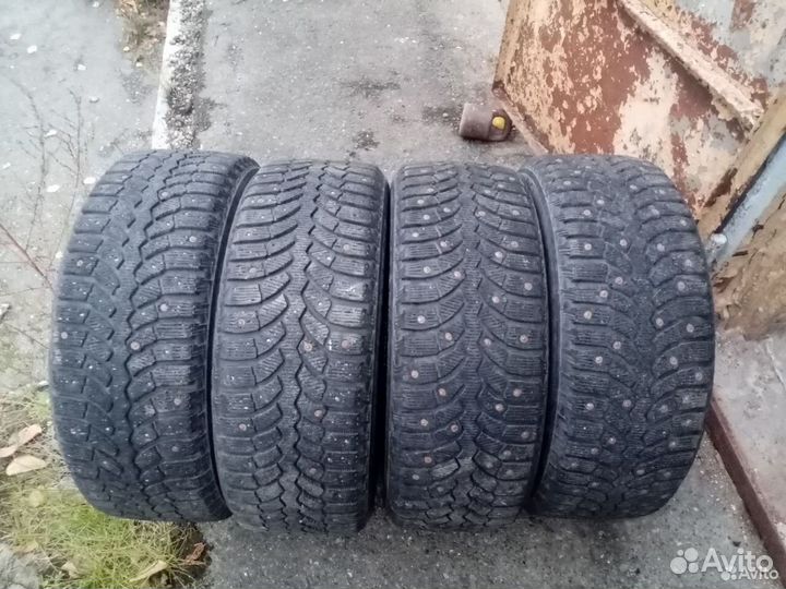 Bridgestone Blizzak Spike-01 205/55 R16 91T