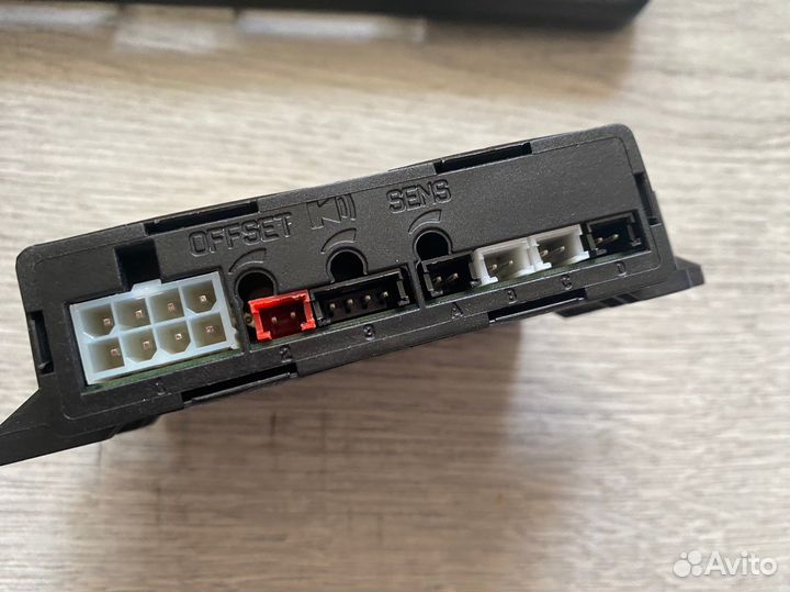 Новая номерная рамка с датчиками парковки