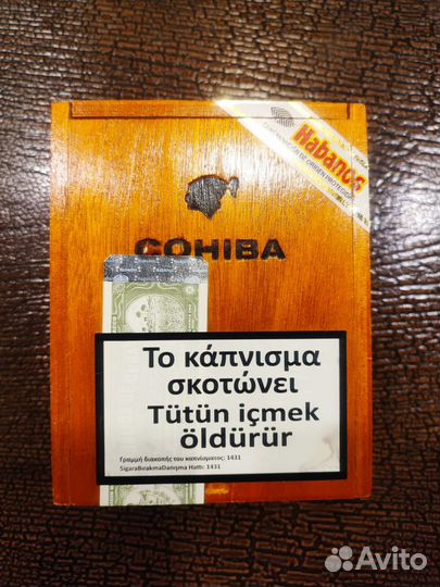 Коробка и пустые тубусы от сигар