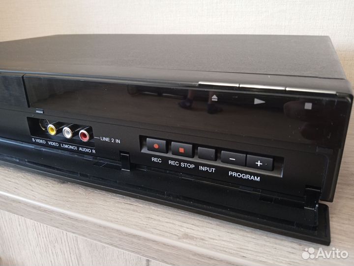 DVD рекордер Sony RDR-AT100