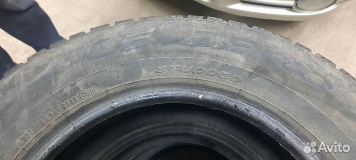 Pirelli Ice Zero 215/60 R16