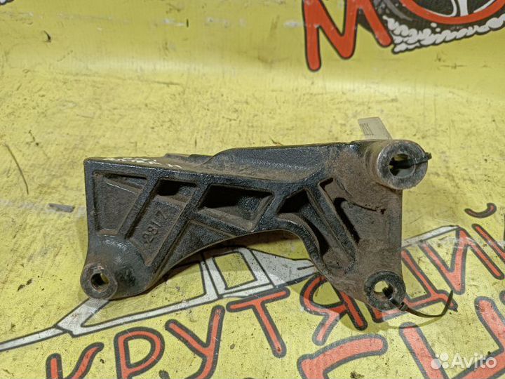 Кронштейн опоры двигателя Opel Astra H GTC 1.6