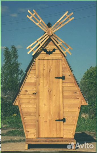 Дачный туалет с дельфином XOB