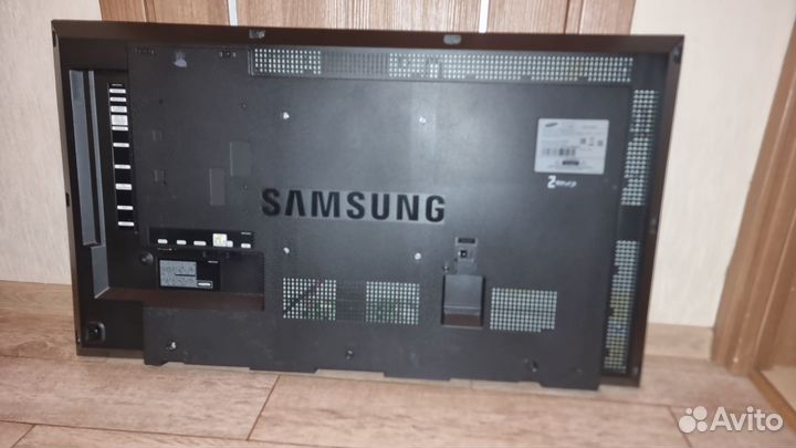 LED монитор Samsung DM40E