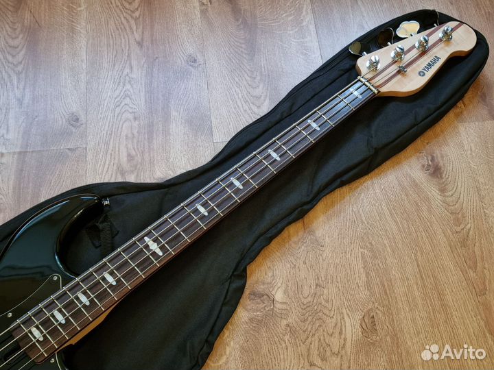 Yamaha Broad Bass BB424X Black