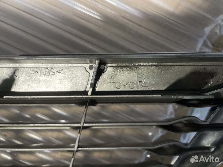 Решетка радиатора Toyota Camry 50 оригинал