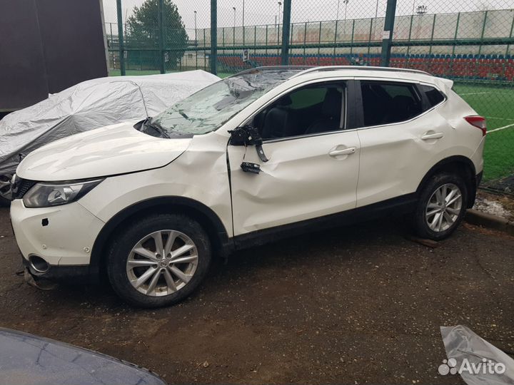 Nissan Qashqai 2.0 CVT, 2014, битый, 81 000 км