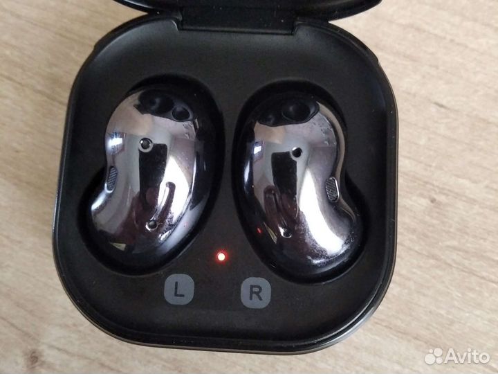 Беспроводные наушники samsung buds live