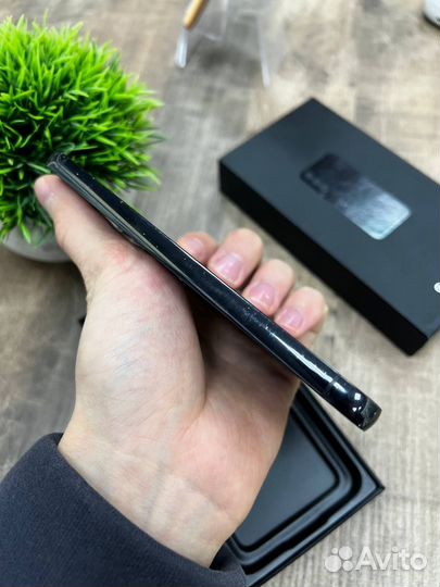 Samsung Galaxy S22, 8/256 ГБ