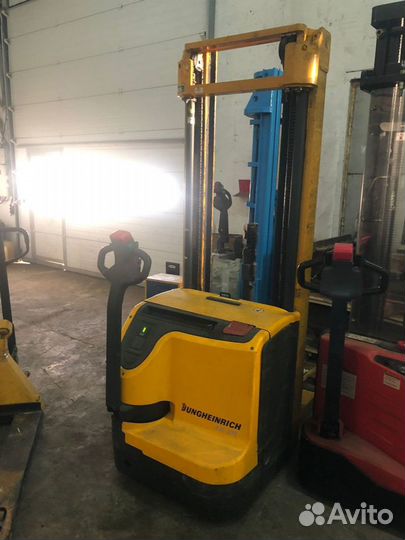 Самоходный штабелер jungheinrich германия