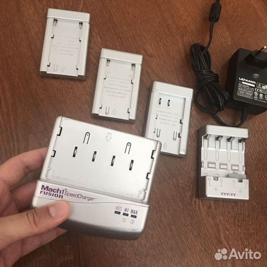 Зарядное устройство Lenmar Mach 1 MSC-U