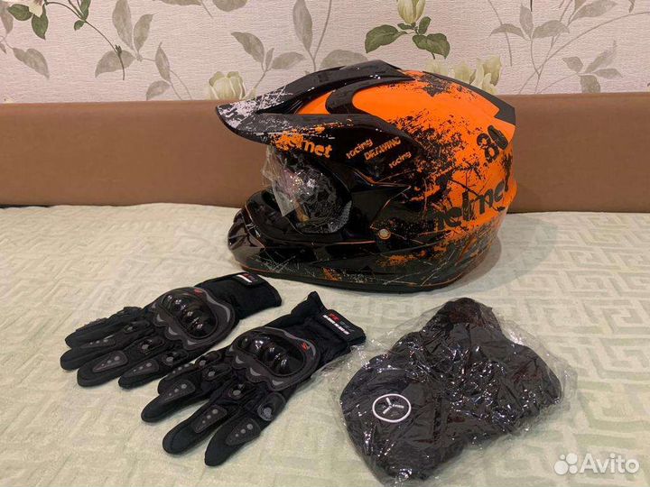 Кроссовый шлем новый очки перчатки подшлемник