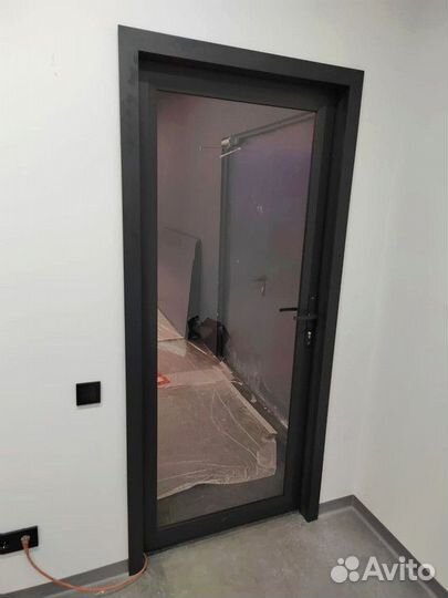 Дверь стеклянная межкомнатная