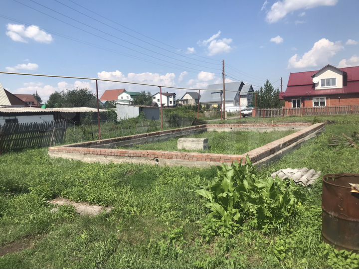 Дом 30 м² на участке 8 сот.