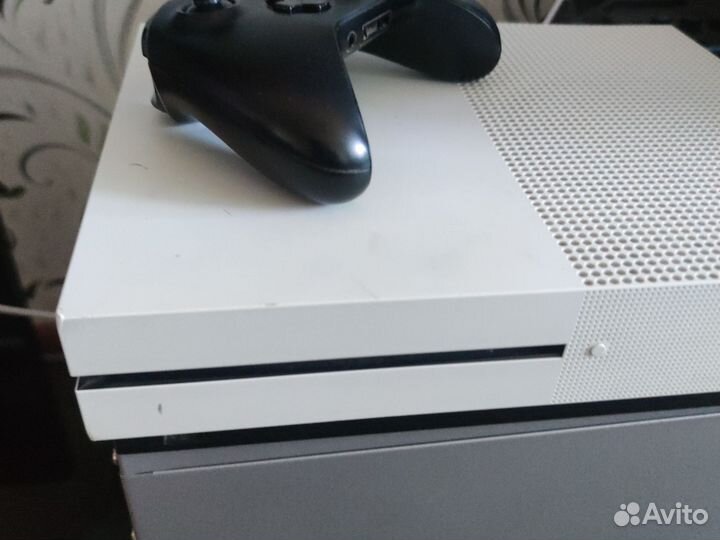 Xbox ONE S 1tb с играми