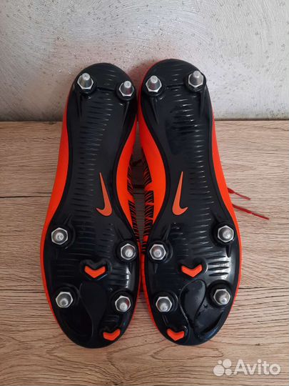 Футбольные бутсы Nike Mercurial