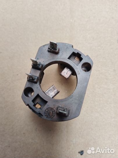 Изитроник щеткодержатель