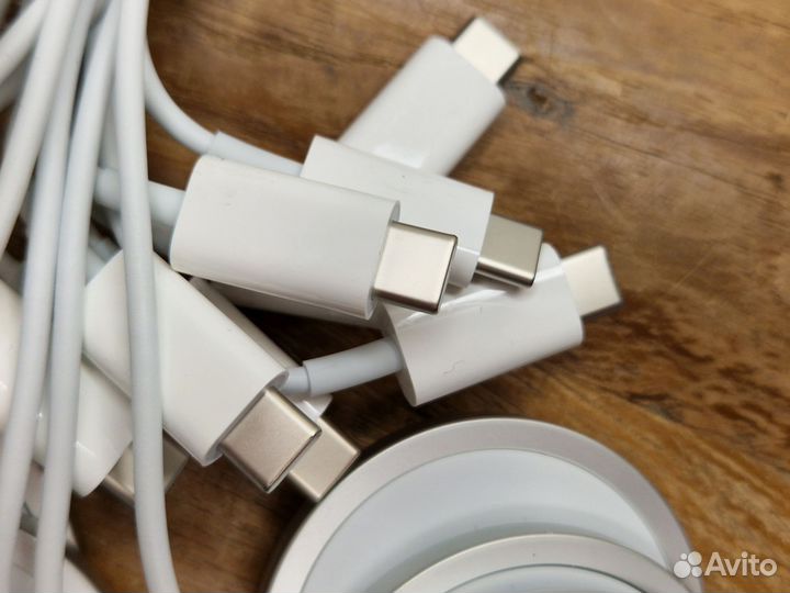 Беспроводное зарядное устройство Apple MagSafe