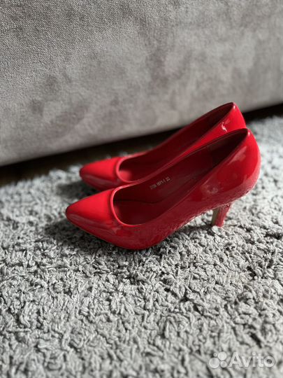 Туфли женские красные лодочки 33 размер