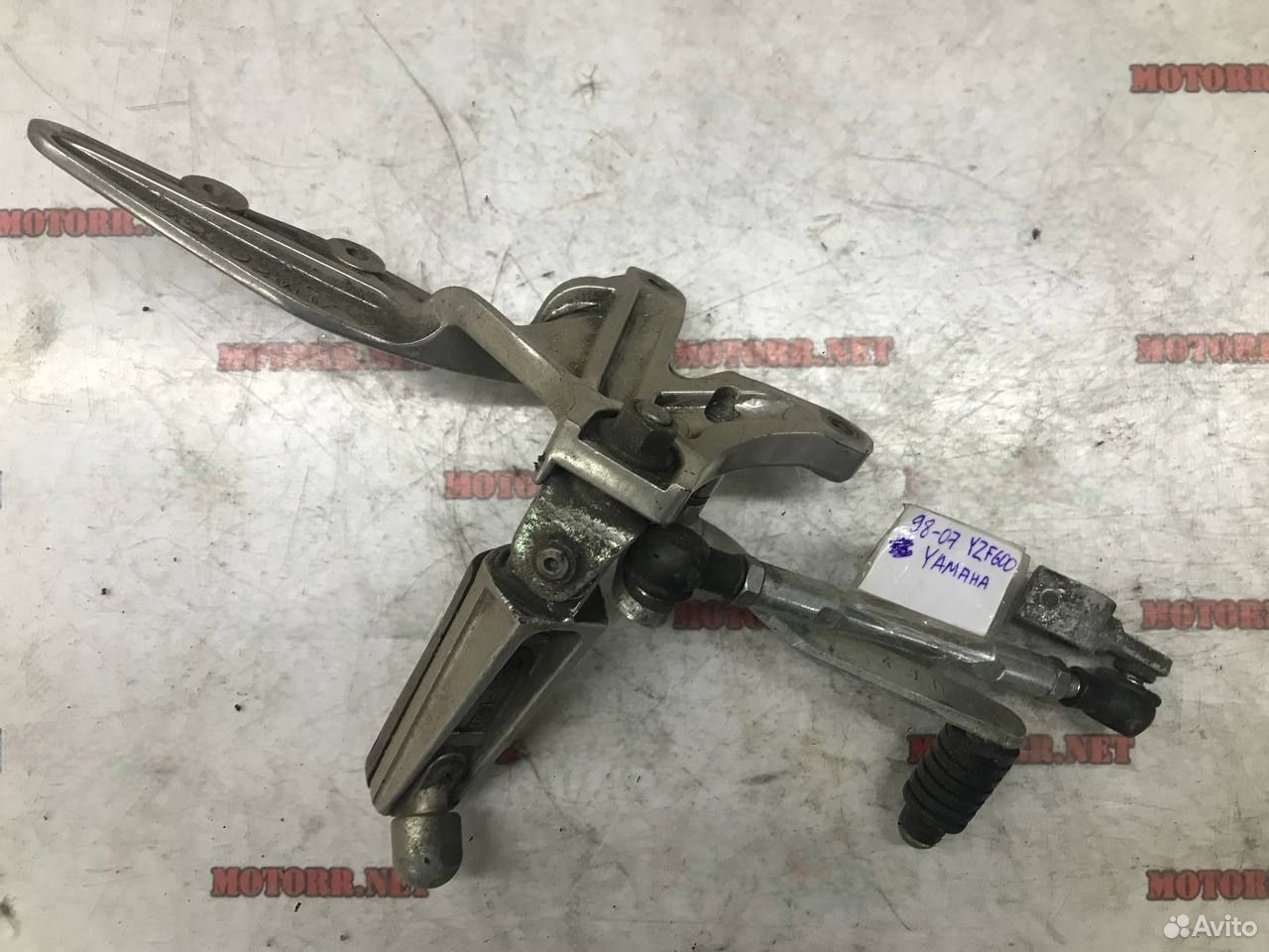 Yamaha YZF600 98-07 тяга кпп, водительская подножк