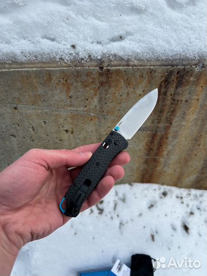 Нож Benchmade Bugout карбон (латунные шайбы)