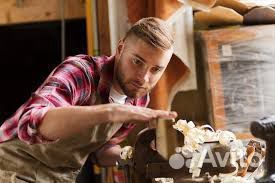 Столяр для работы в цеху