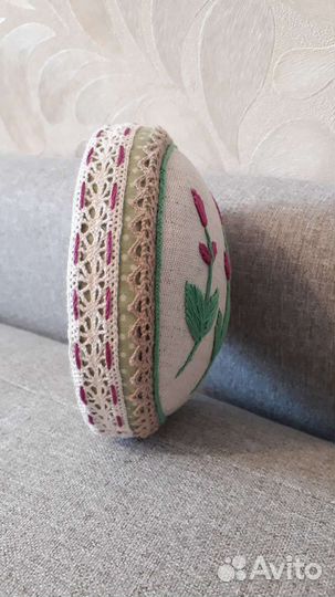 Игольница с вышивкой ручной работы