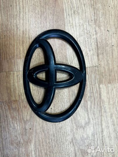 Значок (эмблема) Toyota Тойота