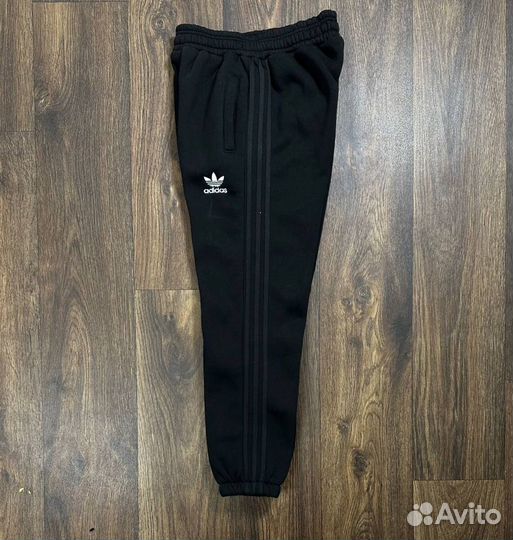 Спортивные штаны adidas