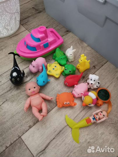 Вещи для купания и игр малыша листайте
