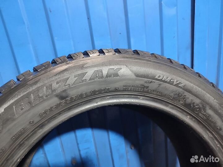 Bridgestone Blizzak DM-V2 235/55 R18