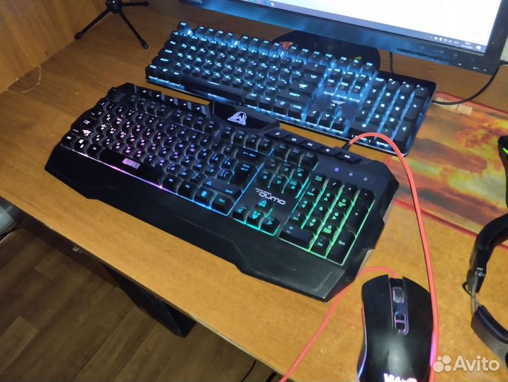 Игровая клавиатура и мышь